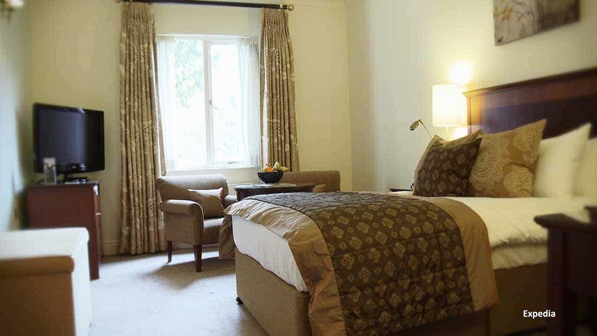 Audleys Wood Hotel, Basingstoke Exterior photo